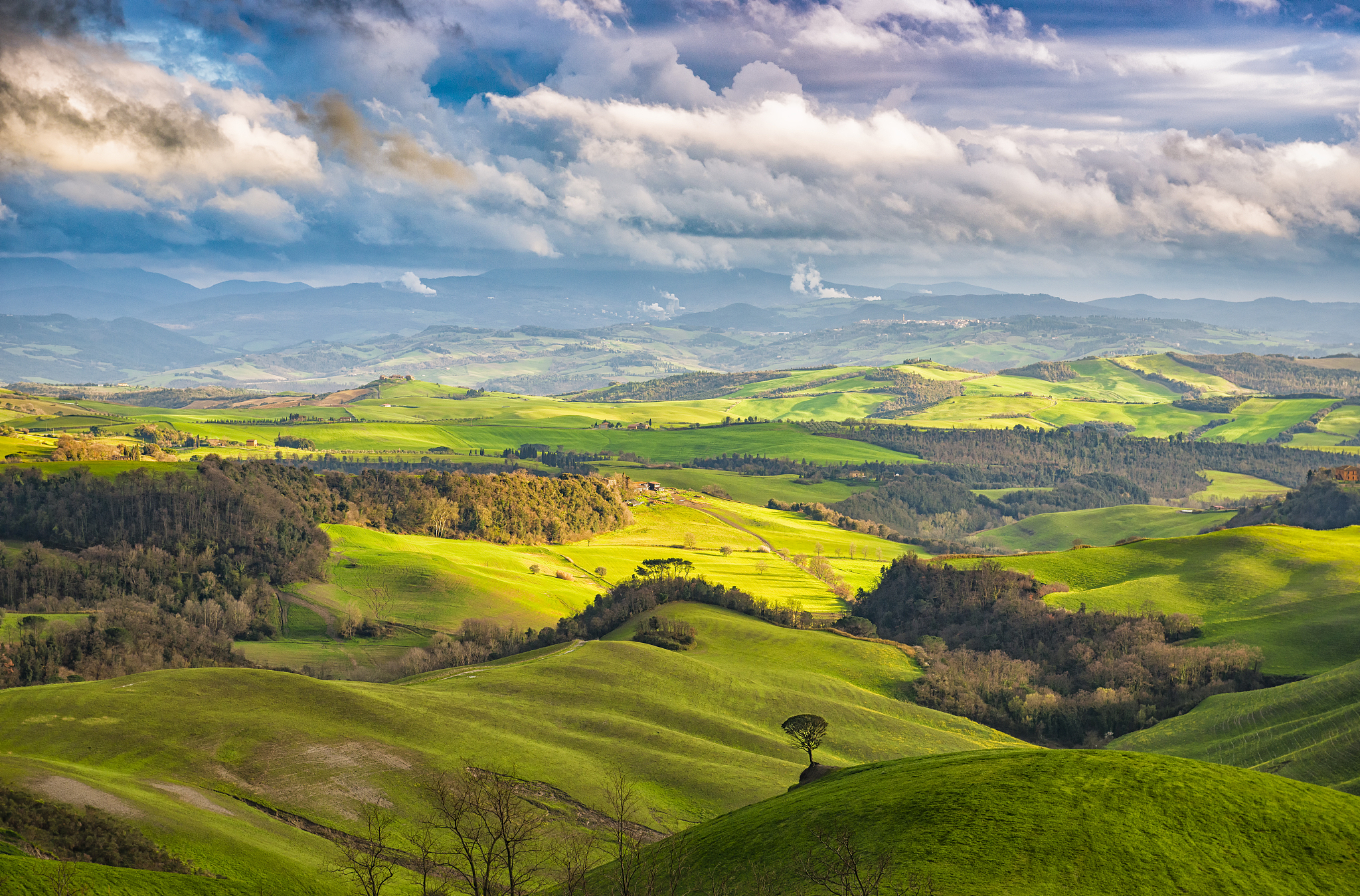 rolling tuscany landscape