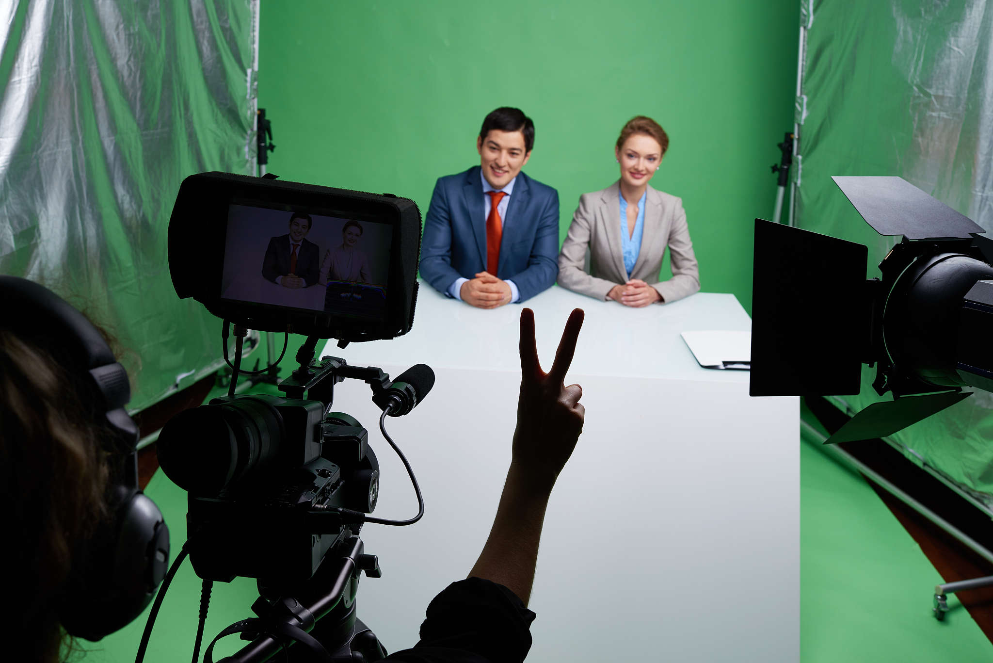 探究电视新闻编辑记者策划意识的培养途径 写一篇较长的论文引言