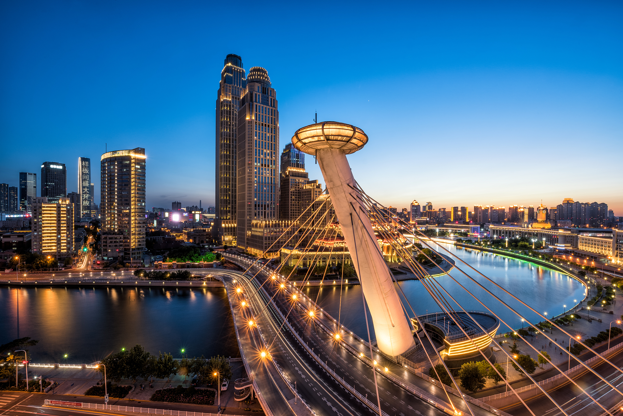 天津海河津湾广场李公楼桥夜景