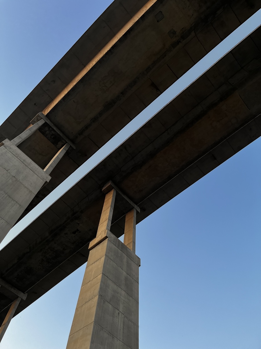 狭窄空间预应力梁：承载力强、节约空间的理想选择