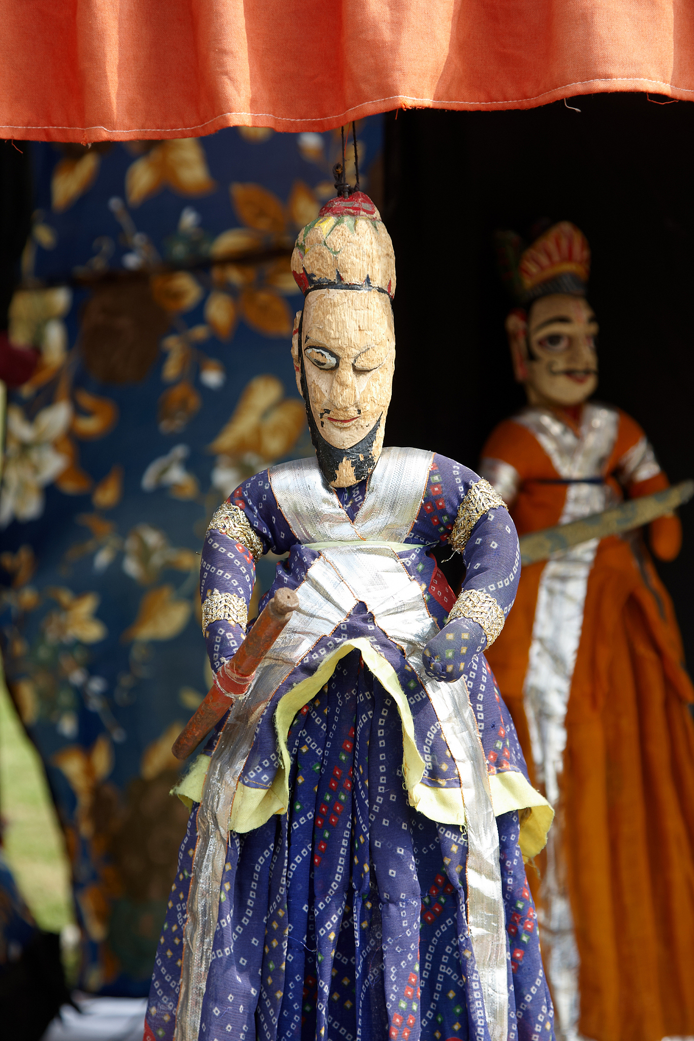 我平常不穿民族服装翻译成英文