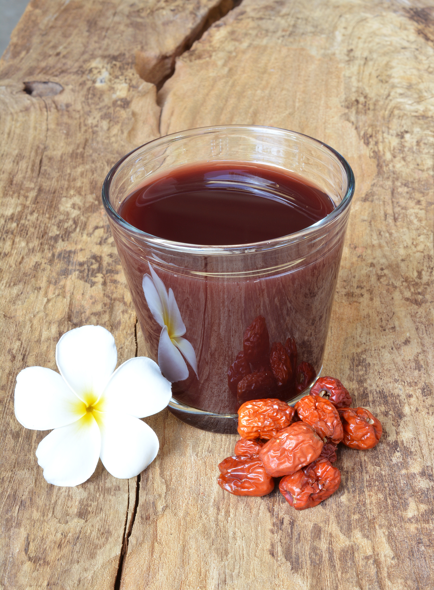 酸枣泡酒的功效与作用：补血、健脾、缓解疲劳、调节心情