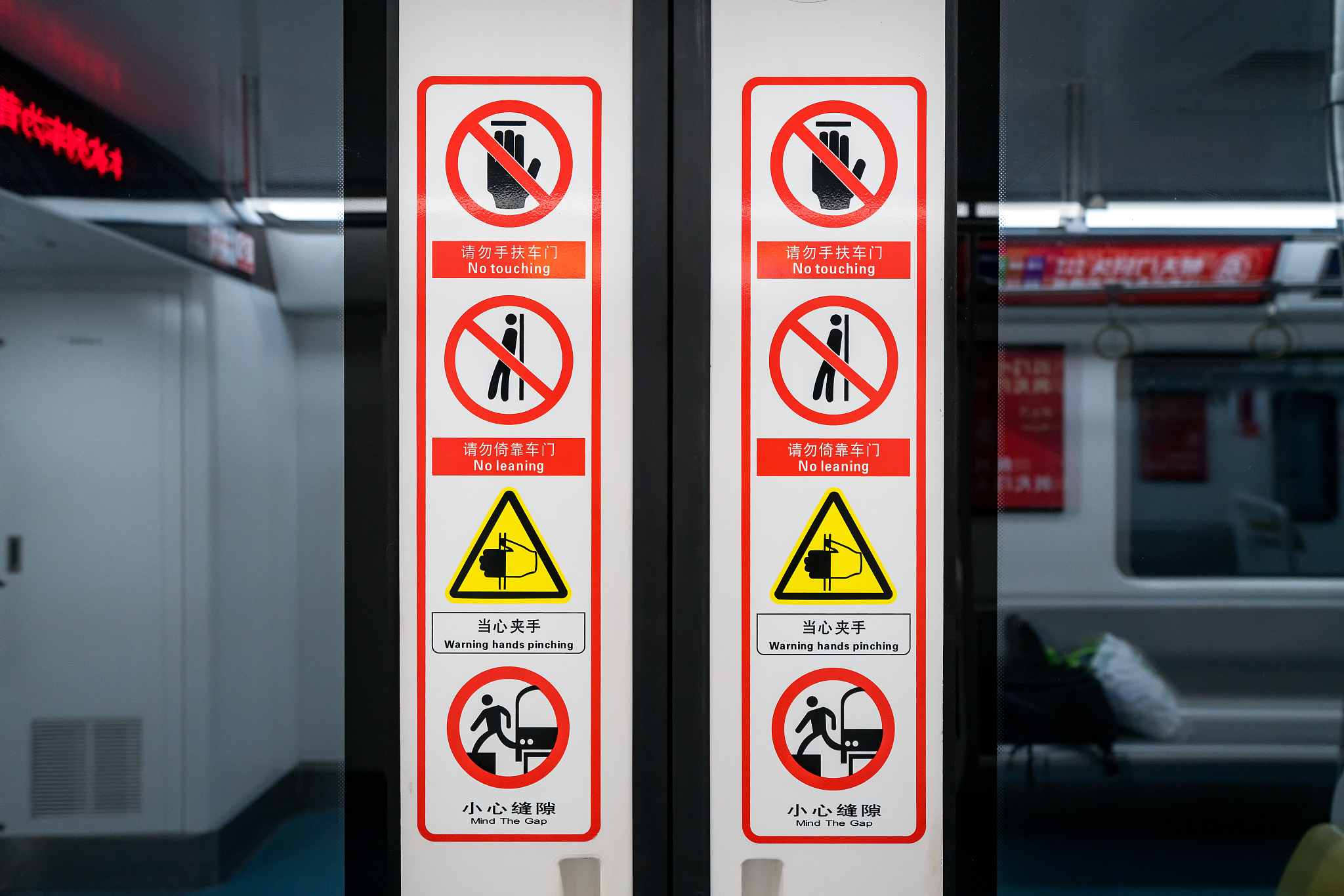 轻轨出行指南：安全便捷小贴士