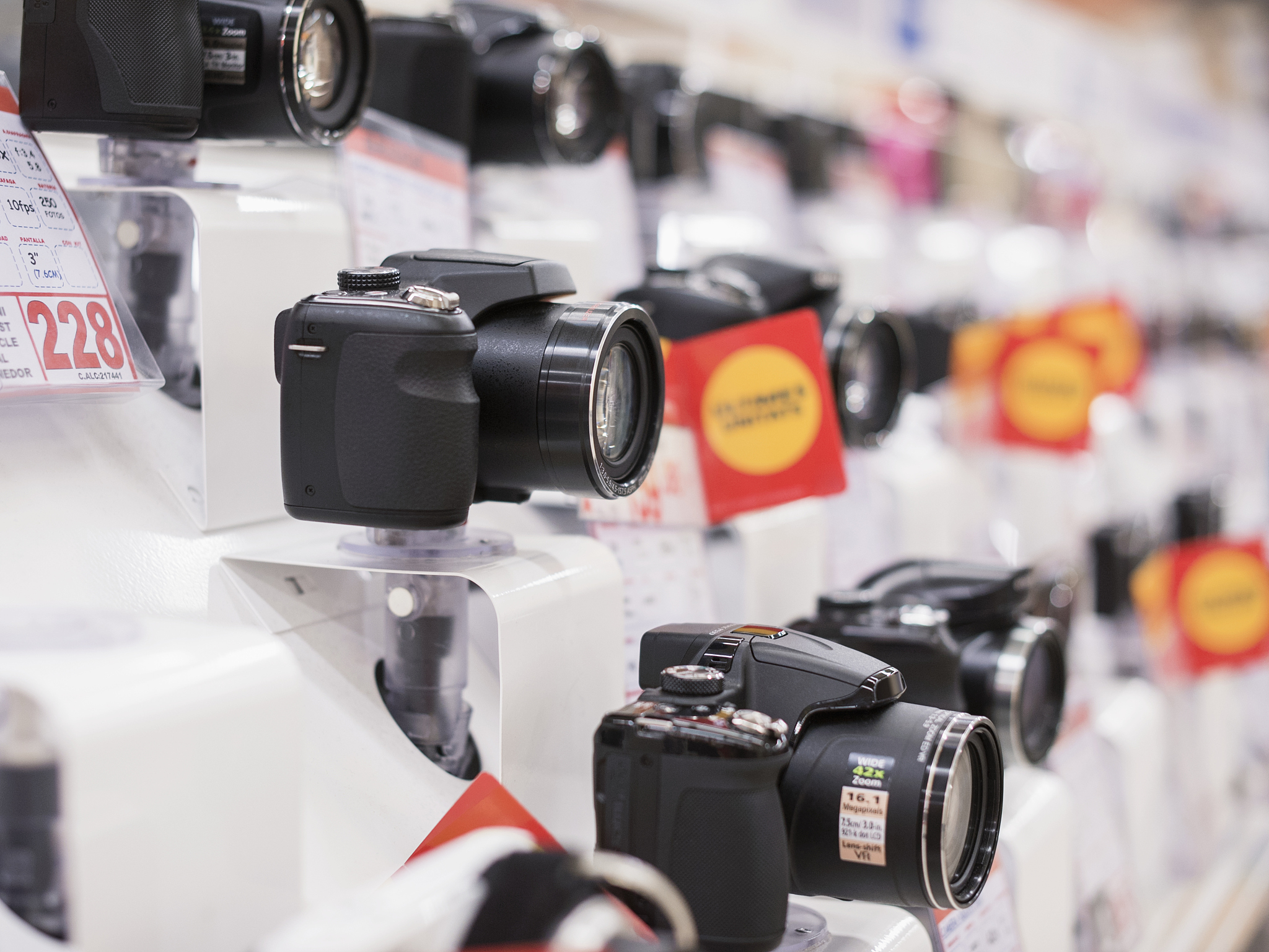 推荐几款3000元左右锐度较高的全画幅相机镜头