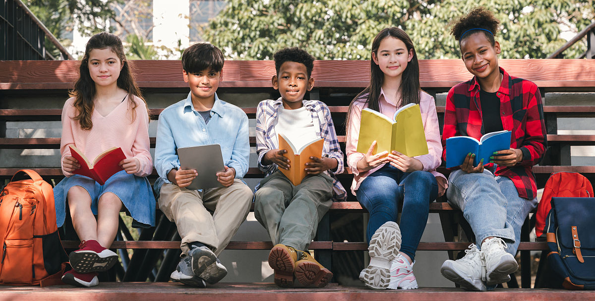 男主叫施天瑞女主叫费菲写一篇校园爱情散文