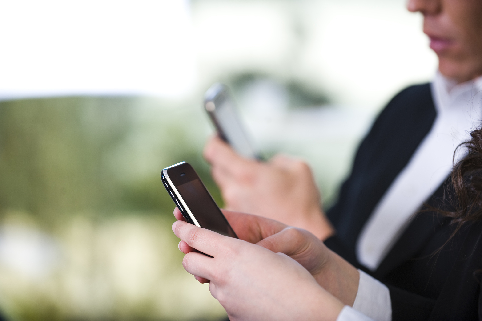 男朋友帮他兄弟干活我打电话去他