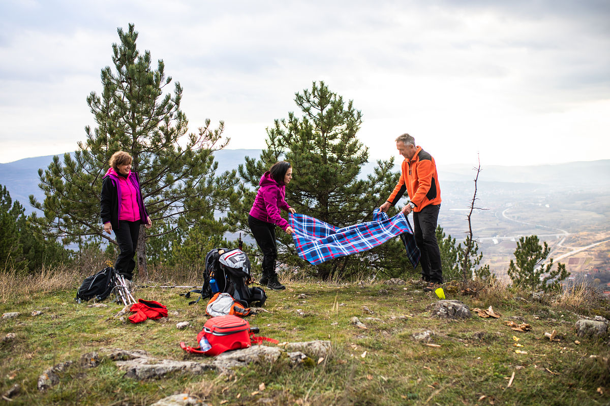探索自然，享受户外旅游的乐趣 - 徒步、露营、登山、皮划艇等精彩体验