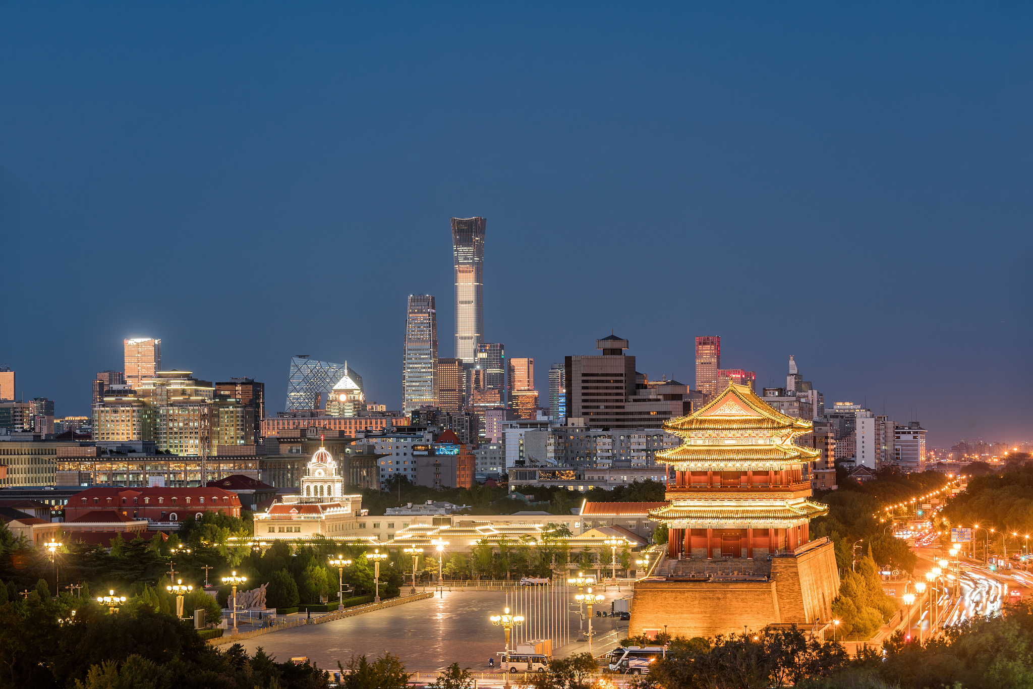 北京正阳门与中国尊
