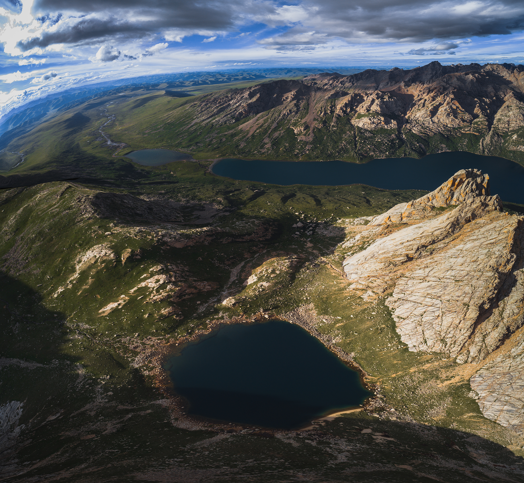 赫尔斯峡谷：北美最深峡谷，探险爱好者的天堂