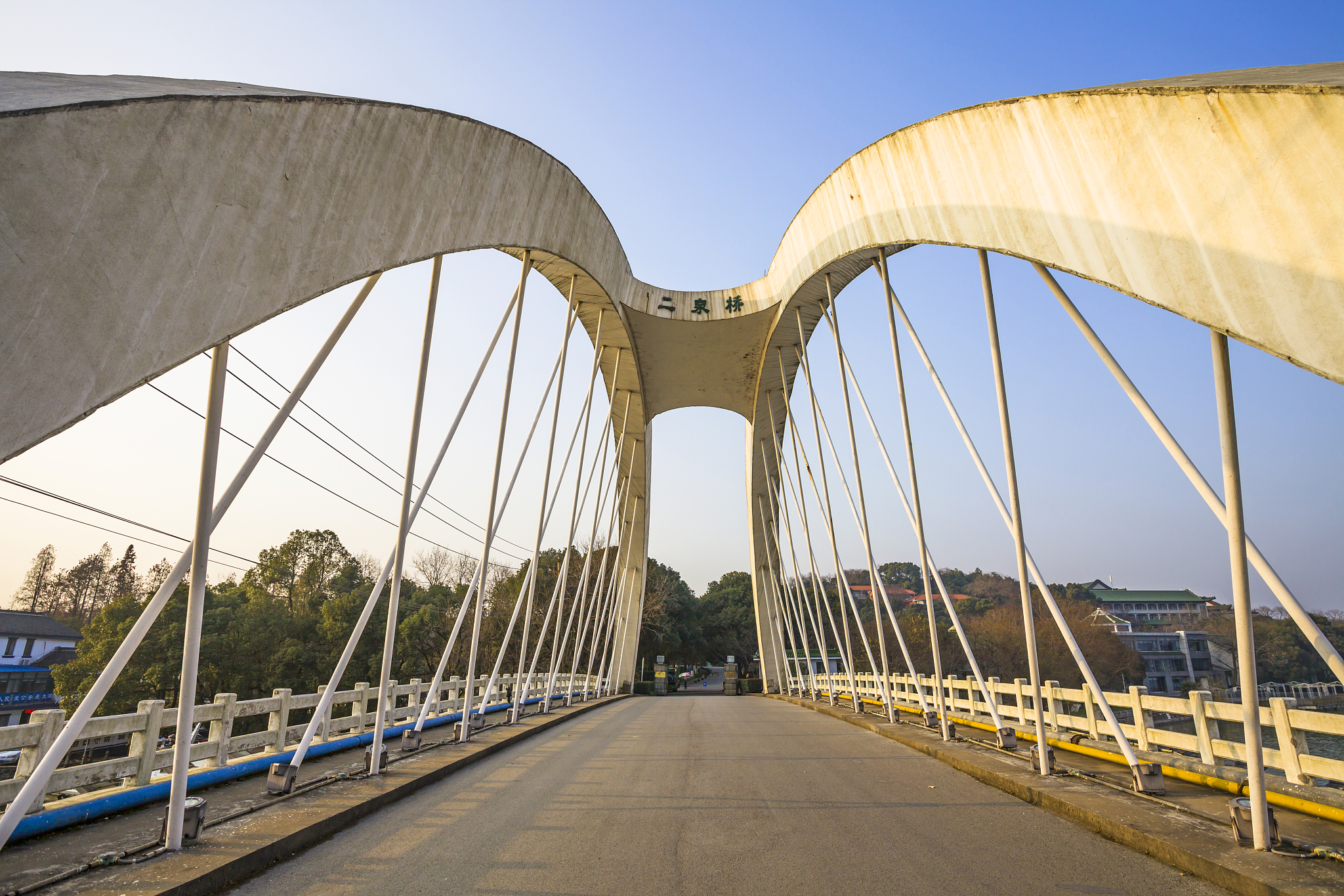 桥梁结构观赏日记：1000字记录建筑奇迹