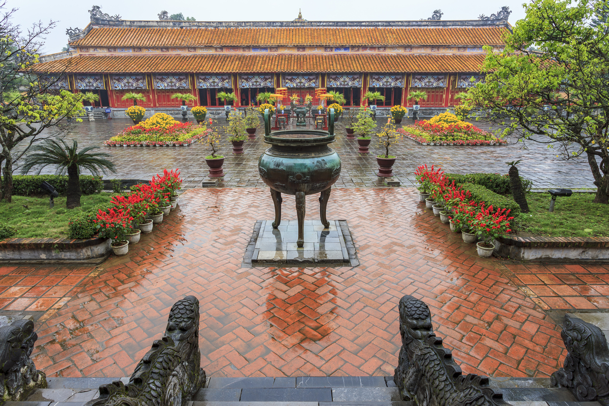 越南皇陵结构：探索越南皇帝陵墓的建筑风格