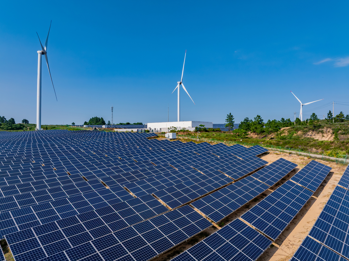 光伏发电技术在油田生活中应用1000字