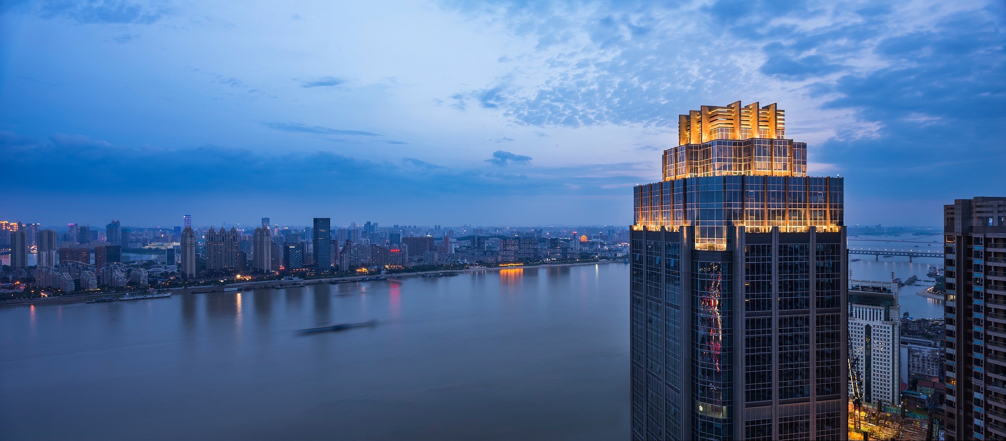 湖北省武汉城市建筑夜景