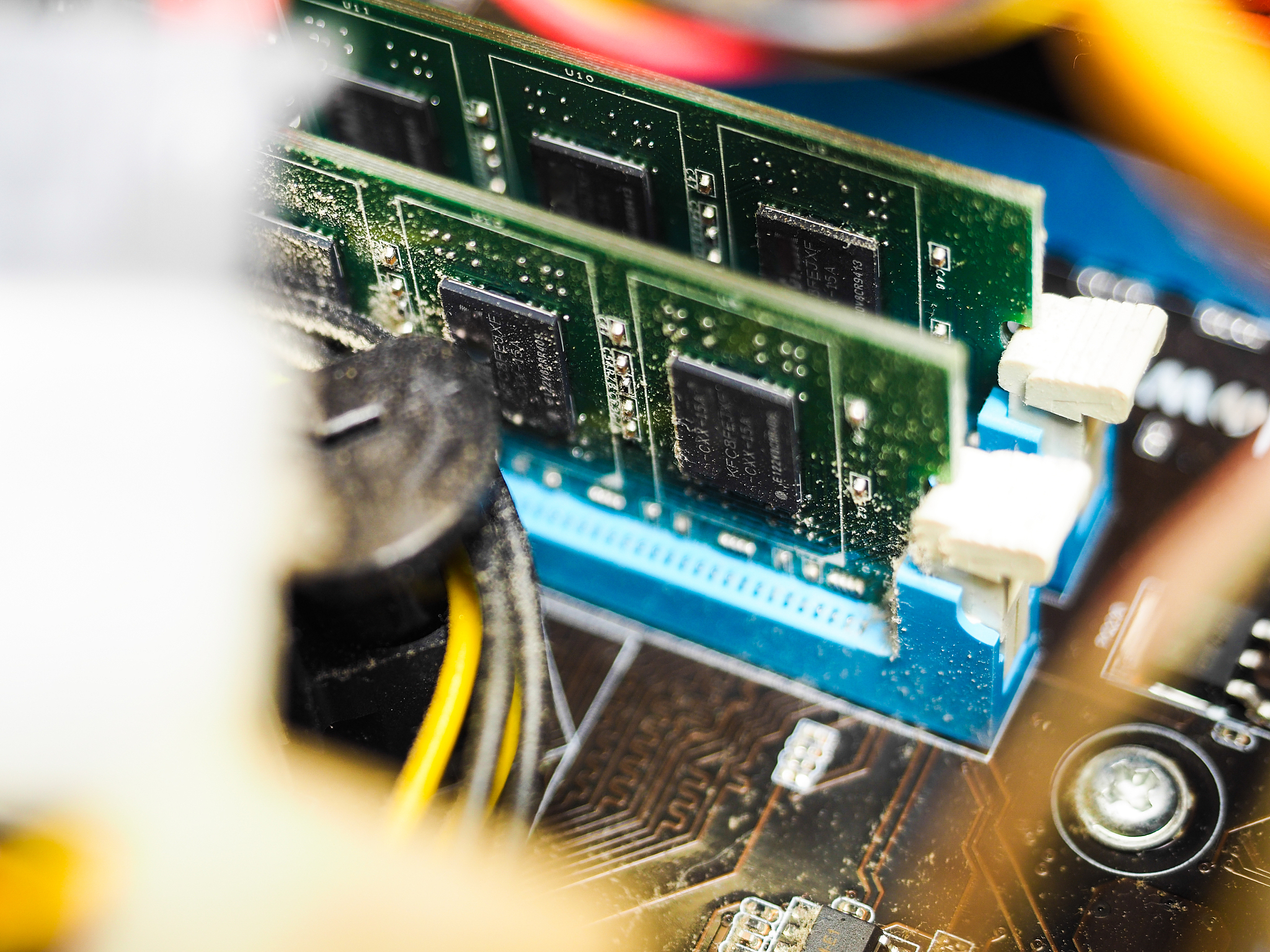 计算机硬件组成及功能详解 - CPU、内存、存储设备等