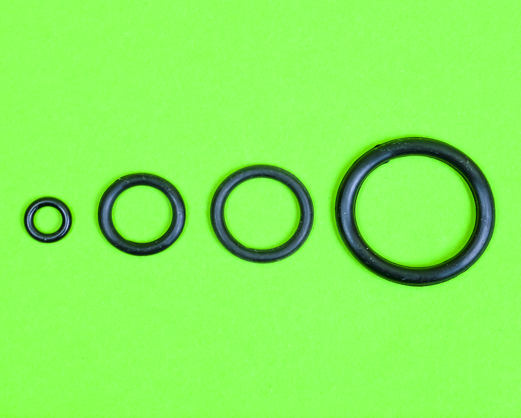 翻译
Hose ends must come into contact with coupling gaskets to prevent leaks and to maintain static electricity conductivity.