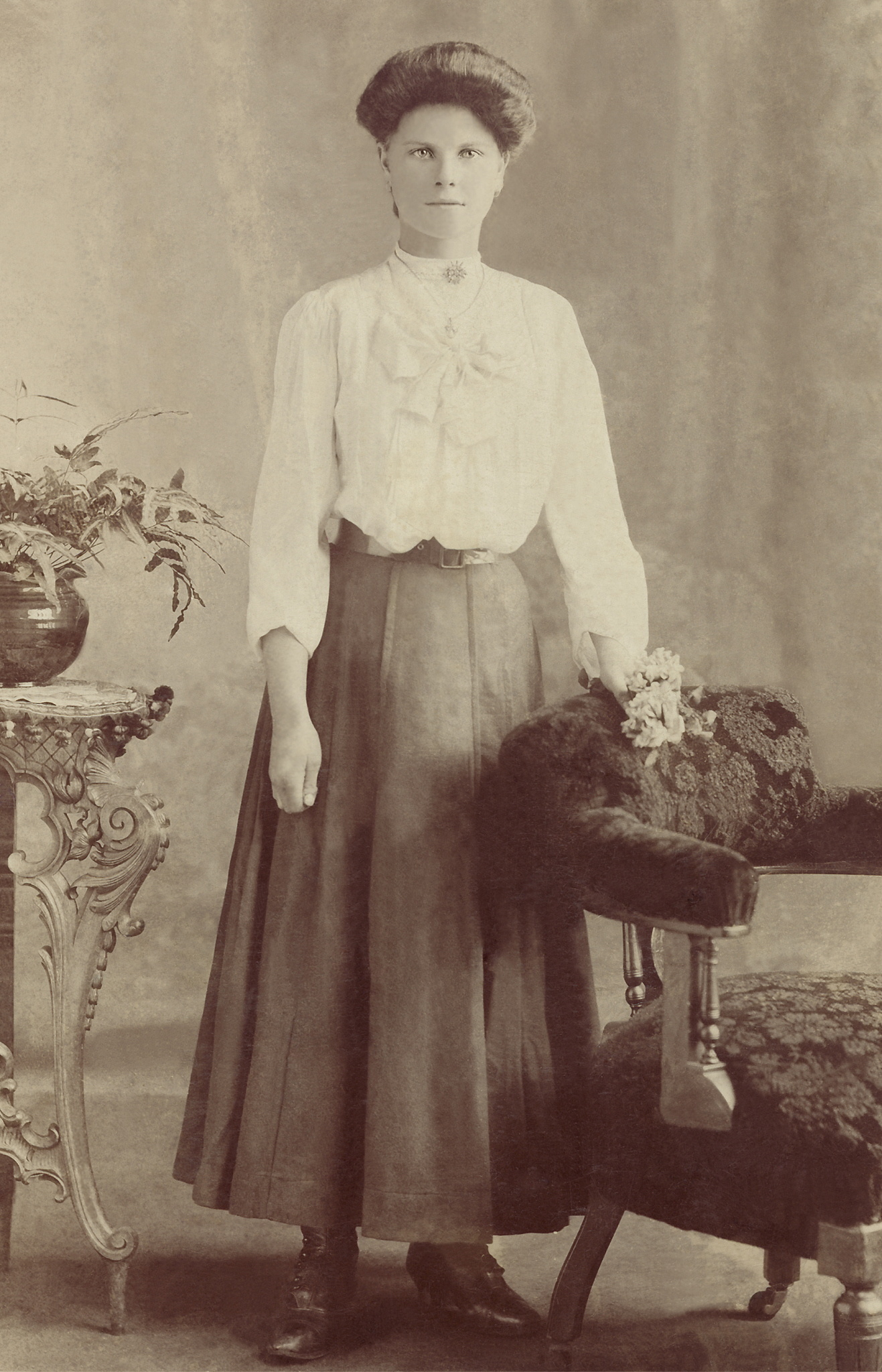 vintage photo of edwardian beauty