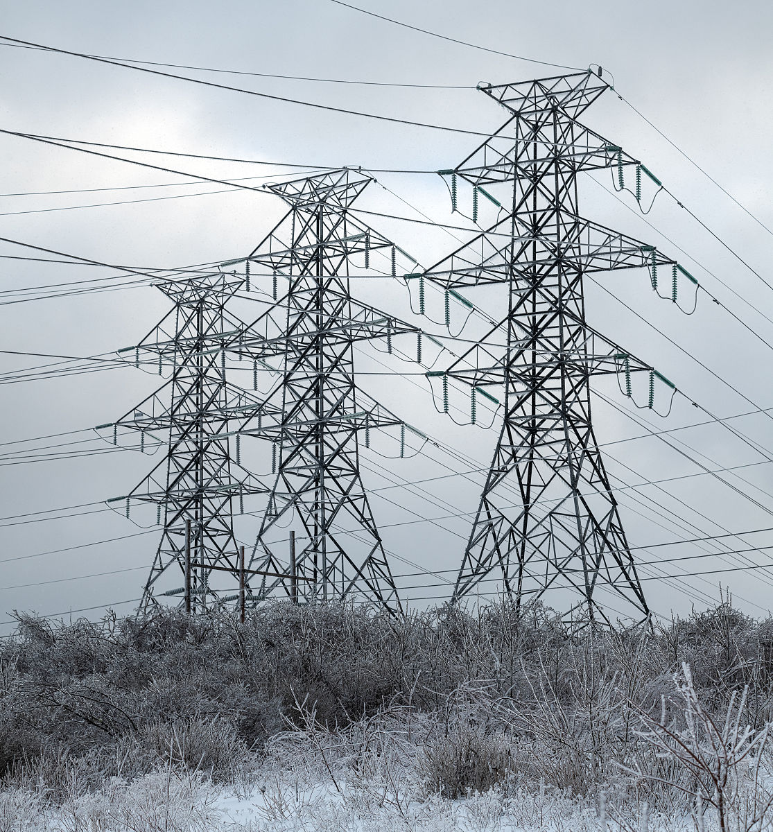 高压输电原理：为什么增大电压能减少损失？