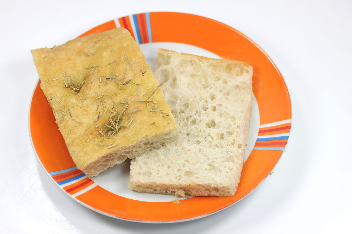 请帮我策划3个秋日烘焙沙龙的slogan