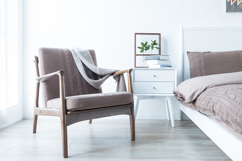 请以雅思口语Part 2的标准回答问题 Describe a place at home where you go to relax