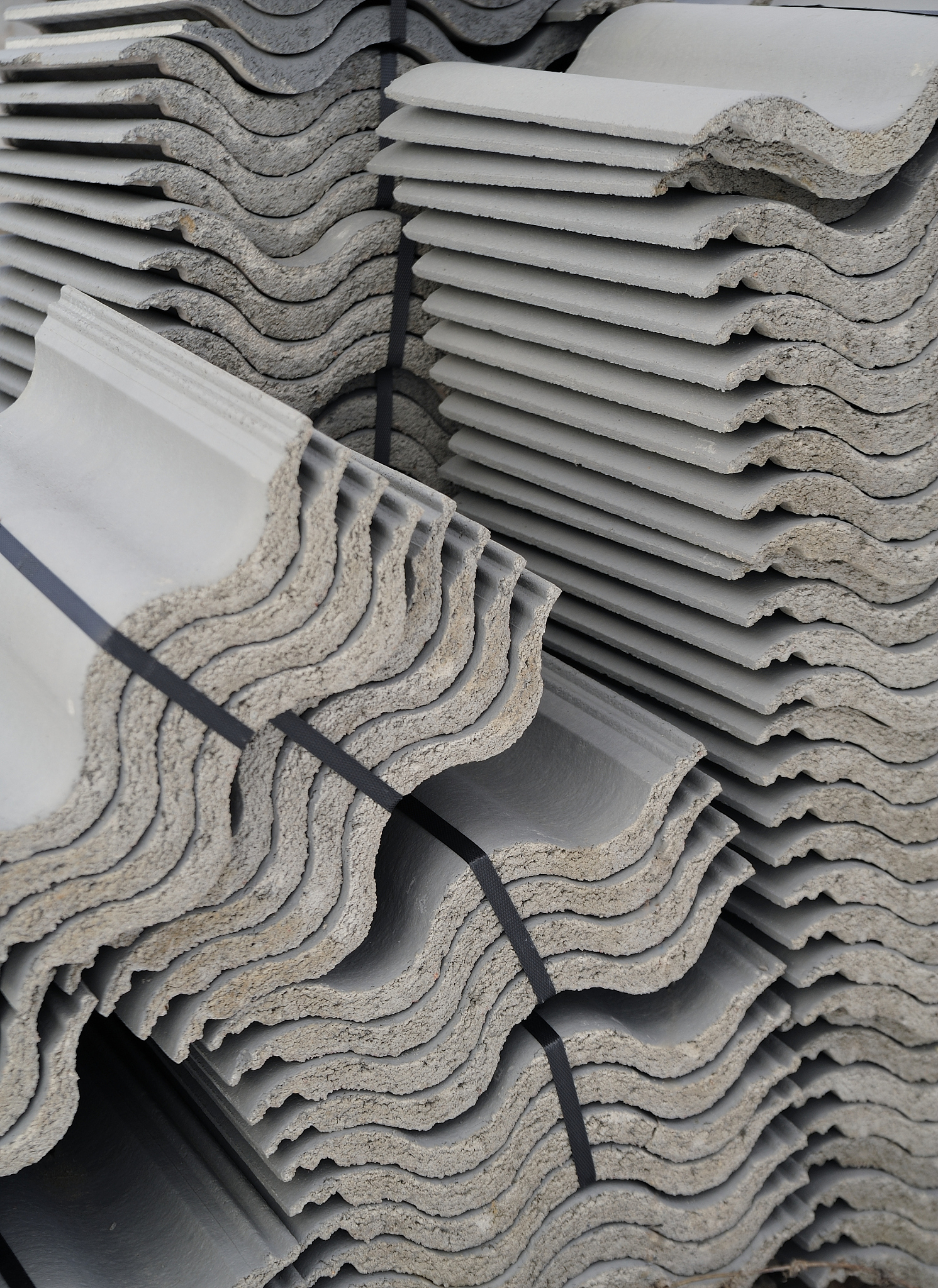 瓦型、異形、材料利用率が低い製品のコスト削減効果：具体的な事例分析