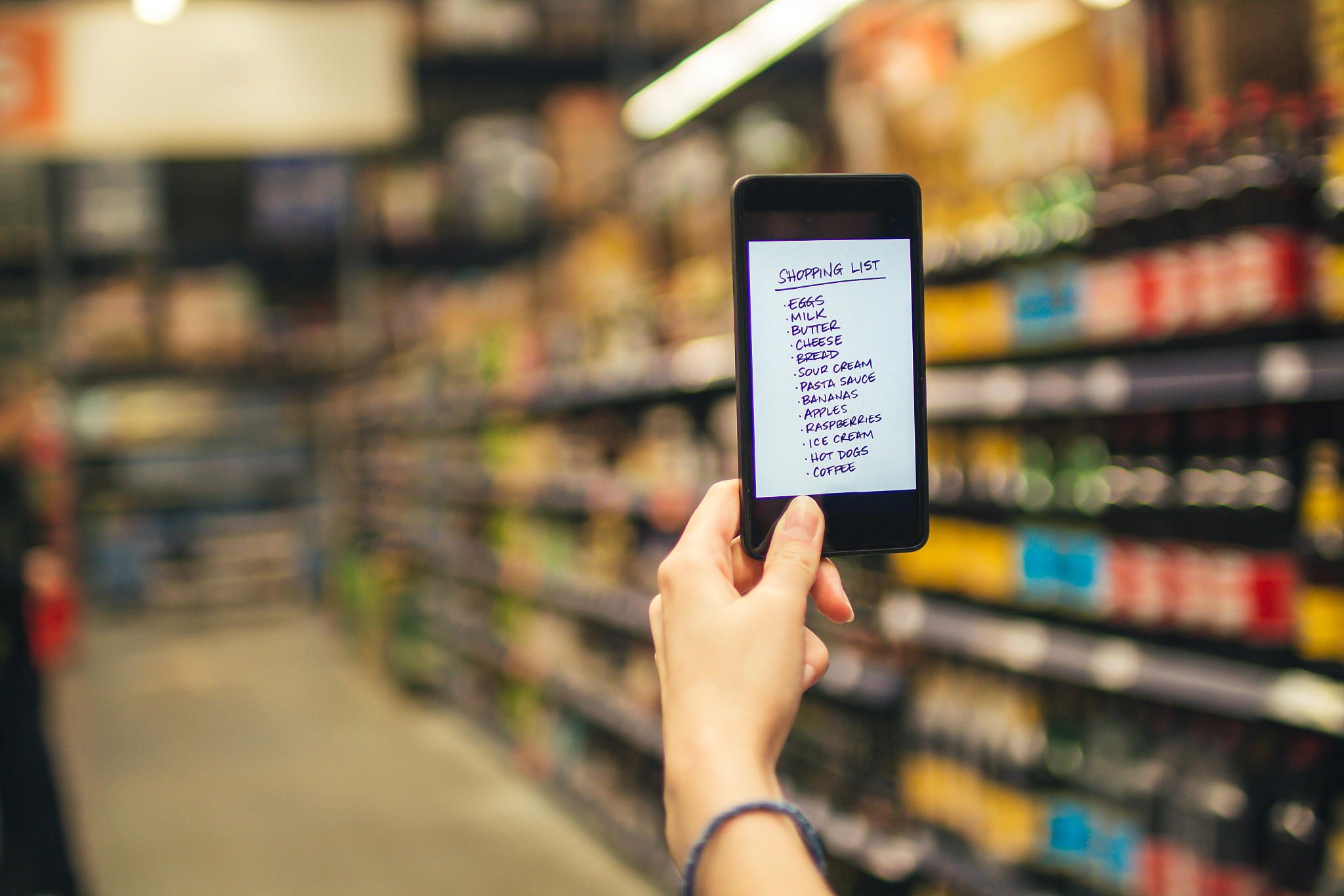 中国中老年消费品市场销量大的产品有哪些并作简要分析说明你现在是一个电商老板应该怎么选品。同时给出建议和理由请具体选出100款产品