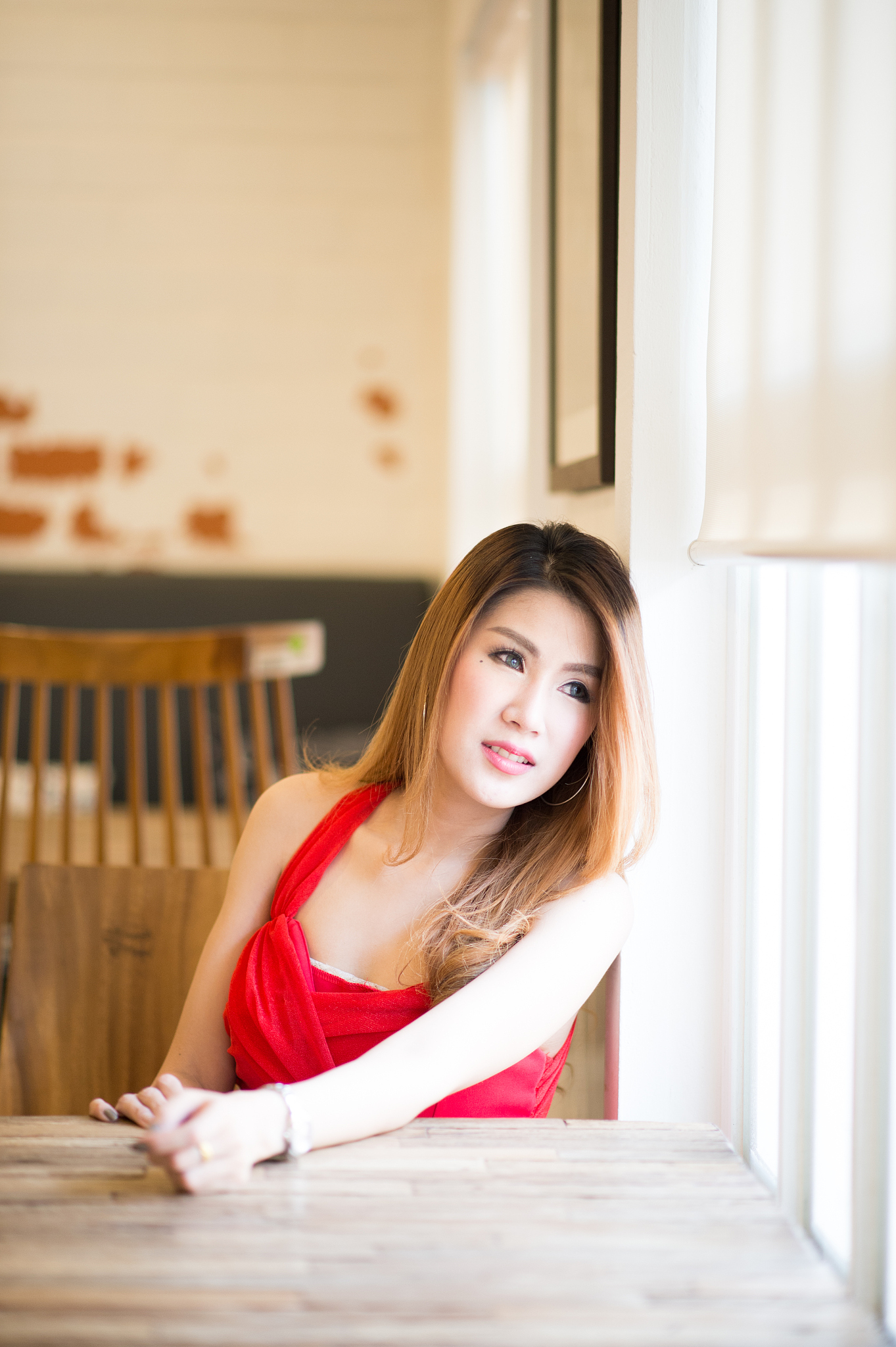 a portrait of a beautiful asian woman smiling in coffee shop.