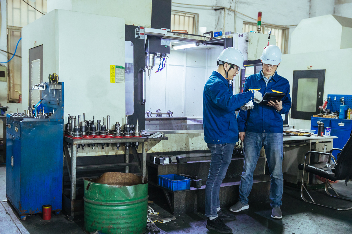 四川省商贸学校机械加工技术专业介绍 - 掌握机械制造核心技能，开启未来职业新篇章