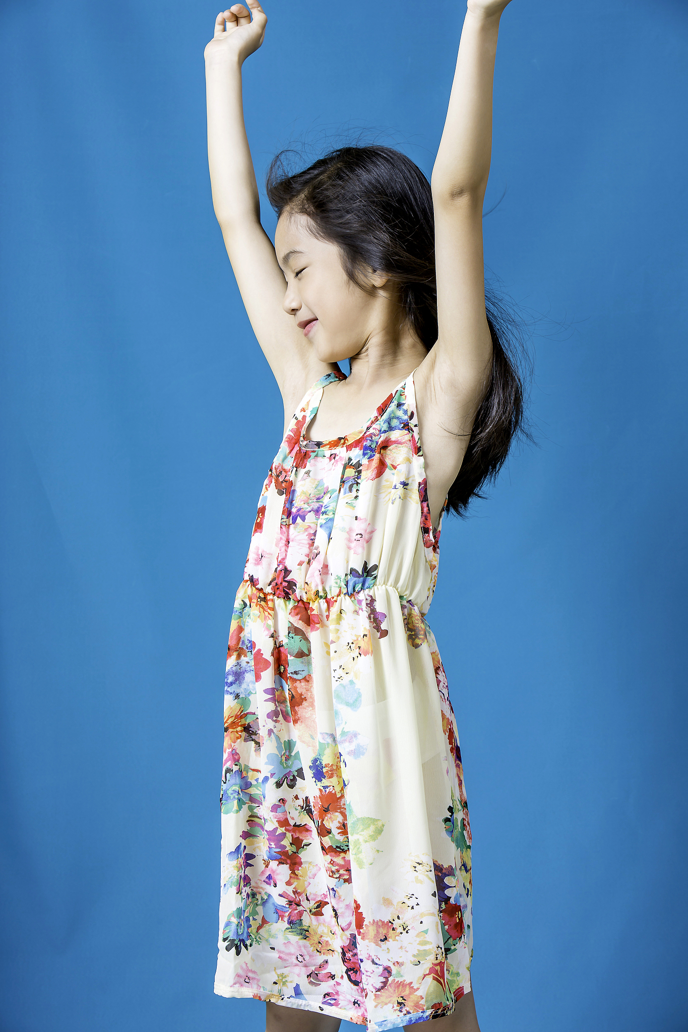 女童网纱旗袍连衣裙，碎花泡泡袖，精致盘扣装饰