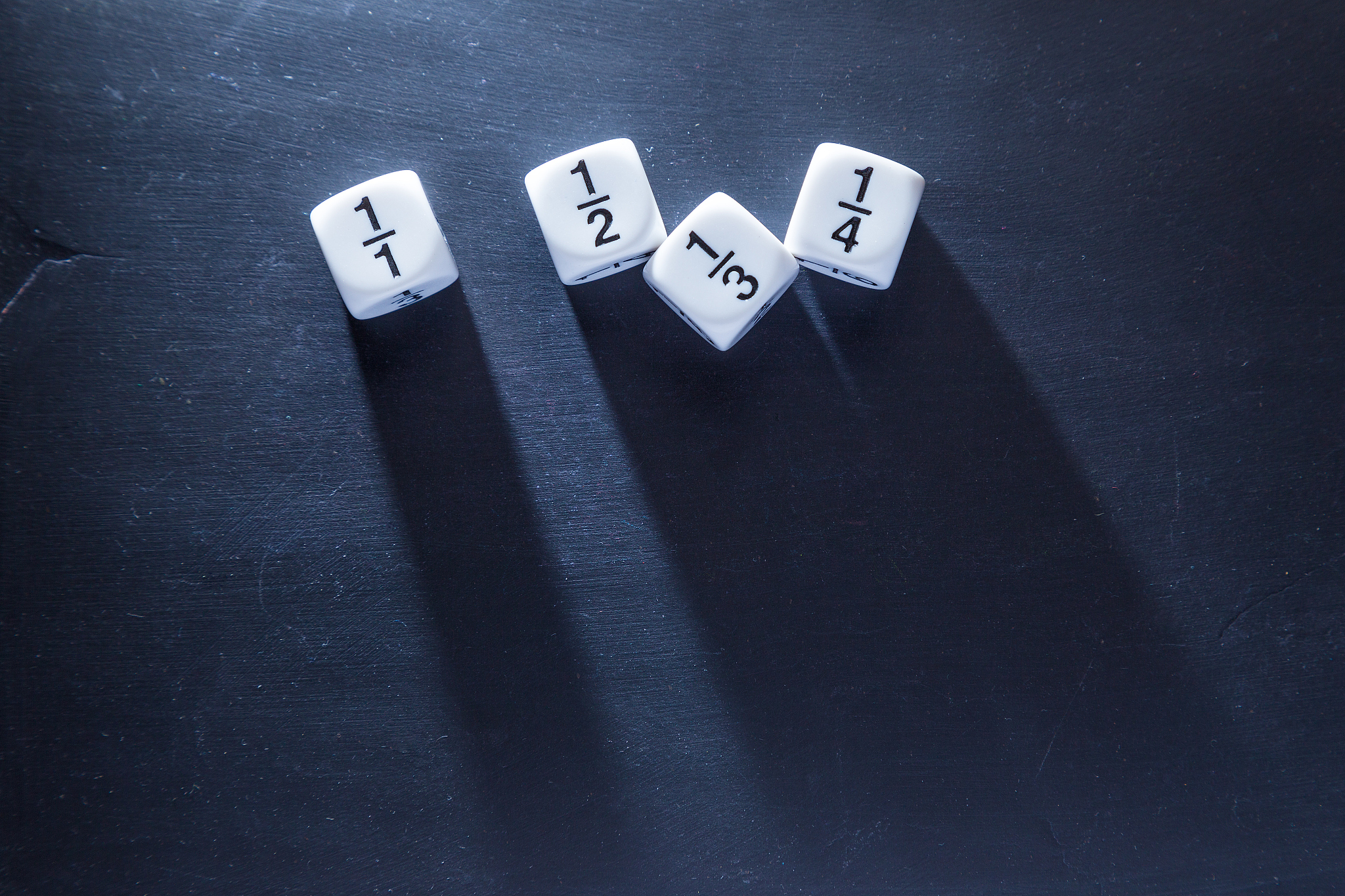 将一枚骰子连续抛3次点数依次成等差数列的概率为