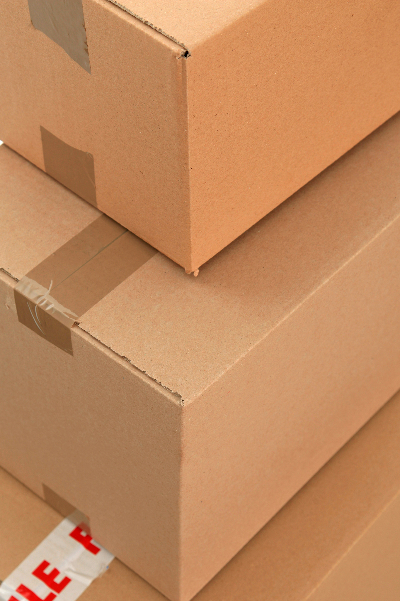 纸箱材质分类：瓦楞纸板、纸板、硬纸板、夹芯板、纸袋