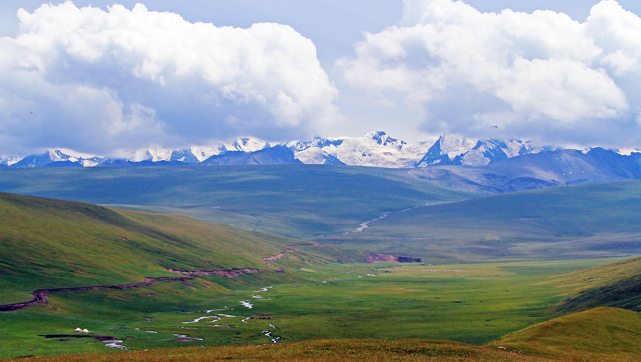 探寻山与云的情绪：藏区与滇区山脉摄影作品解析