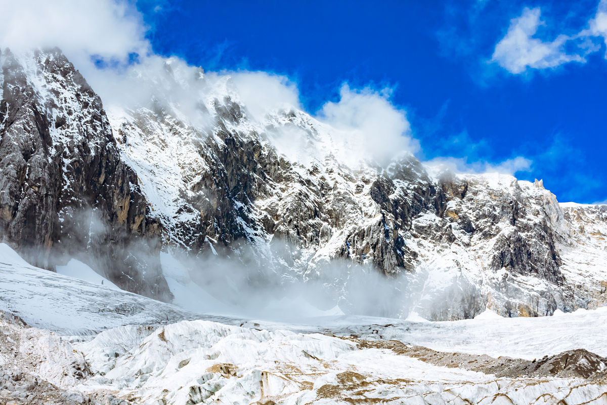 玉龙雪山：云南必游景点，感受高山冰川魅力