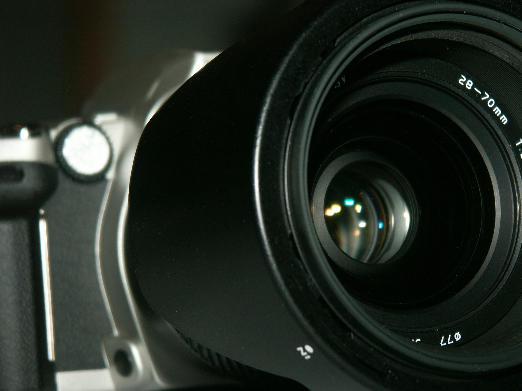 1200字关于摄影器材：如何选择适合自己的相机和镜头？