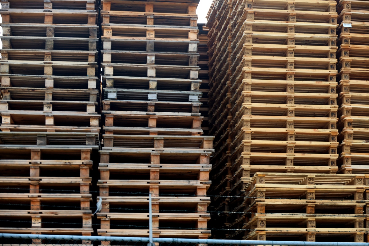 Choosing the Right Sandwich Panel for Prefabricated Warehouses Choosing the Right Sandwich Panel for Prefabricated Warehouses