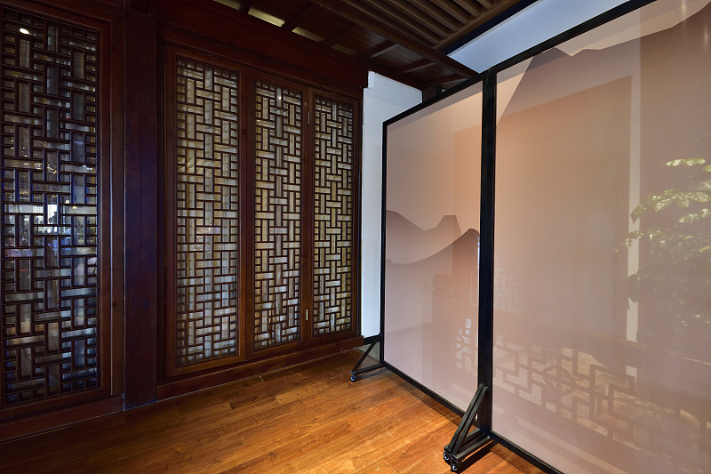 中式装修中的壁画与屏风彰显艺术品位1200字左右