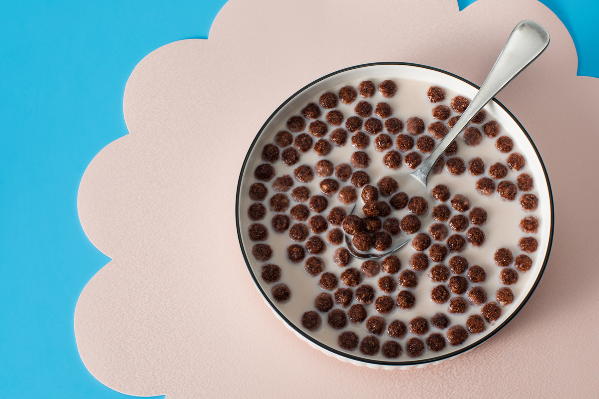 请根据以下模板写一份相似的文案描述更有画面感和诱惑力文字数量大致相同：你一定想不到珍珠奶茶在家就可以做比外面还的还好喝而且做法还简单糖和茶叶一起炒炒出焦糖色倒入开水还有纯牛奶奶茶就做好了锅里放红糖半碗西米加入滚烫的开水煮30分钟焖十分钟红糖珍珠就做好了放入杯中加入刚刚做好的奶茶就可以喝了超级好喝