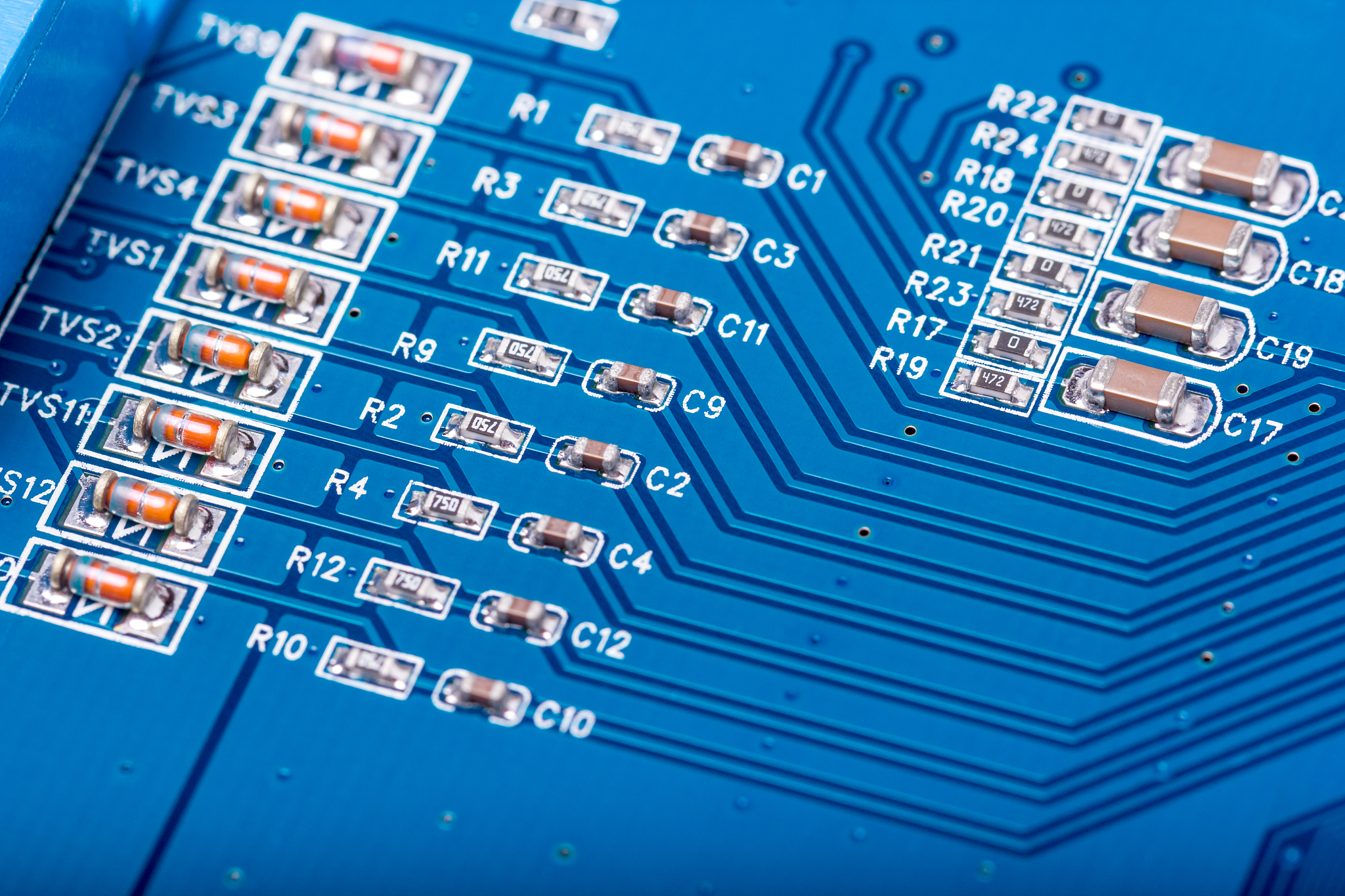 假设PCB板材的介电常数为4对于24inch的内层传输线信号大约需要 才能传输到末端