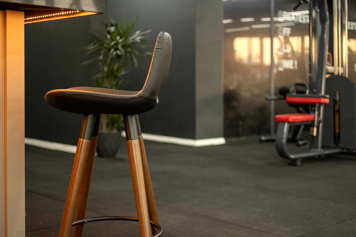 给我一个好评话术 形容椅子质量很好上图自己看限制最少30字 带表情