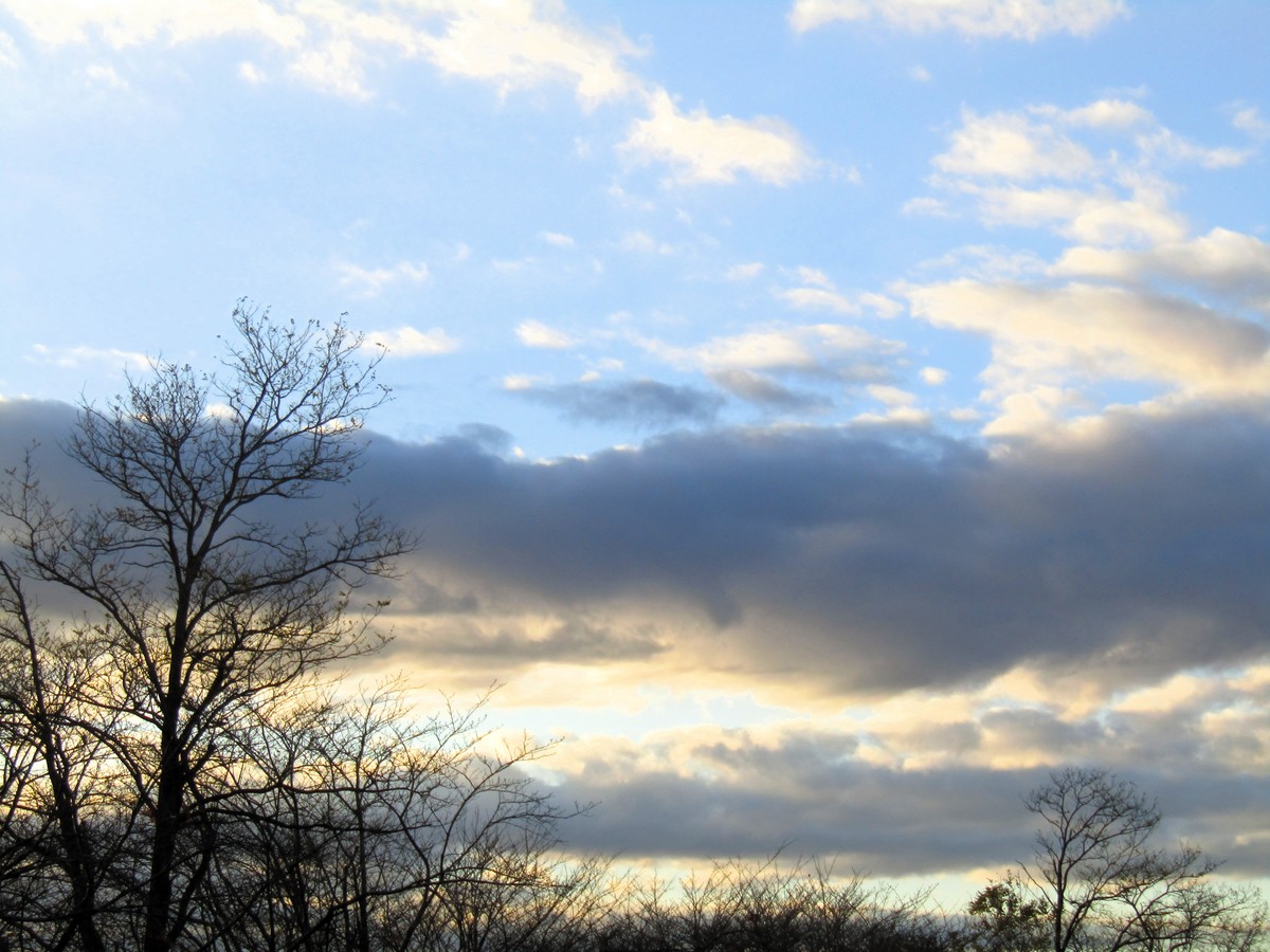 天空的奇妙变化：从晴朗到阴沉，感受自然的魅力