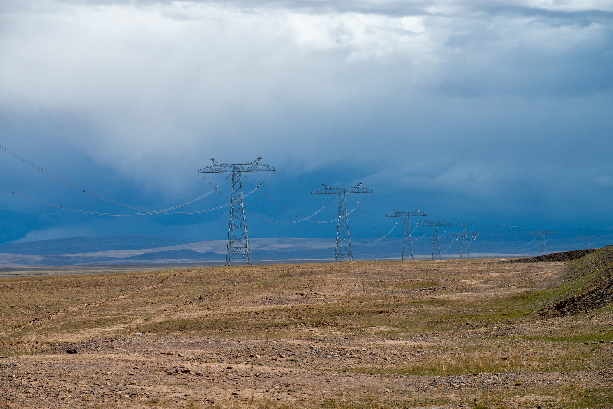 新疆输电线路受气候影响因素分析