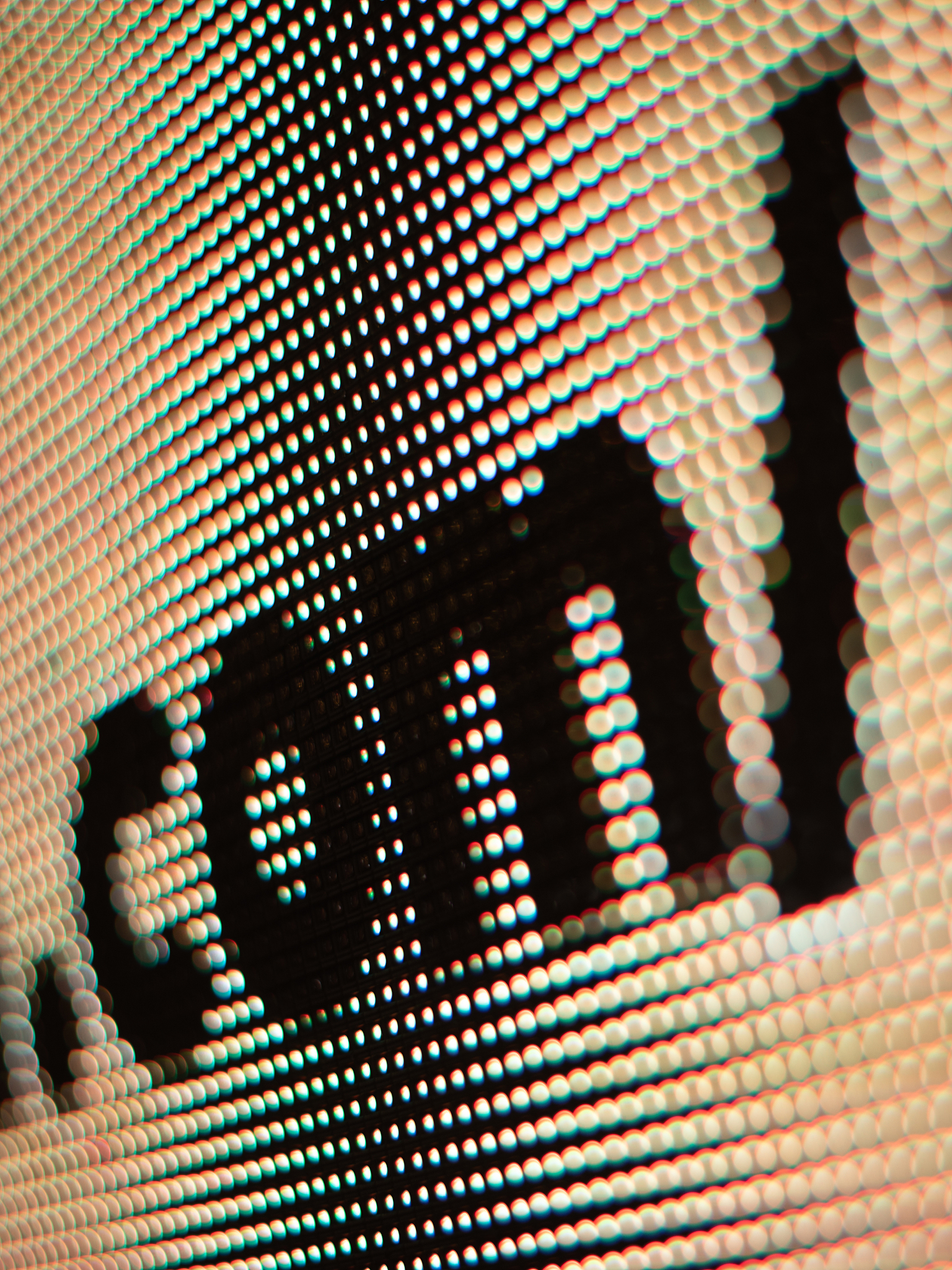 OLED显示屏：对比度高、响应快、色彩鲜艳的未来显示技术