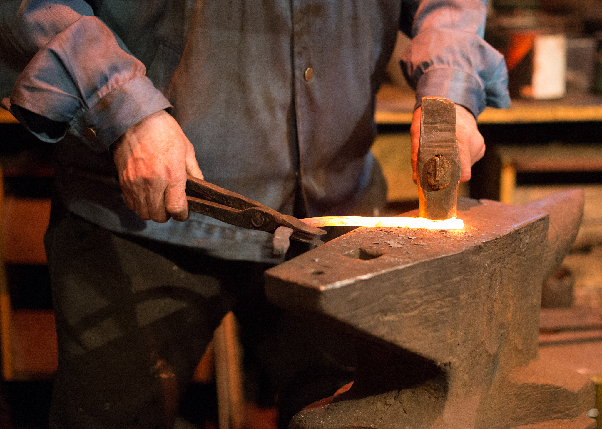 一个人打铁的力量掌握不好。但是打铁的铁质量很优秀这是什么技术