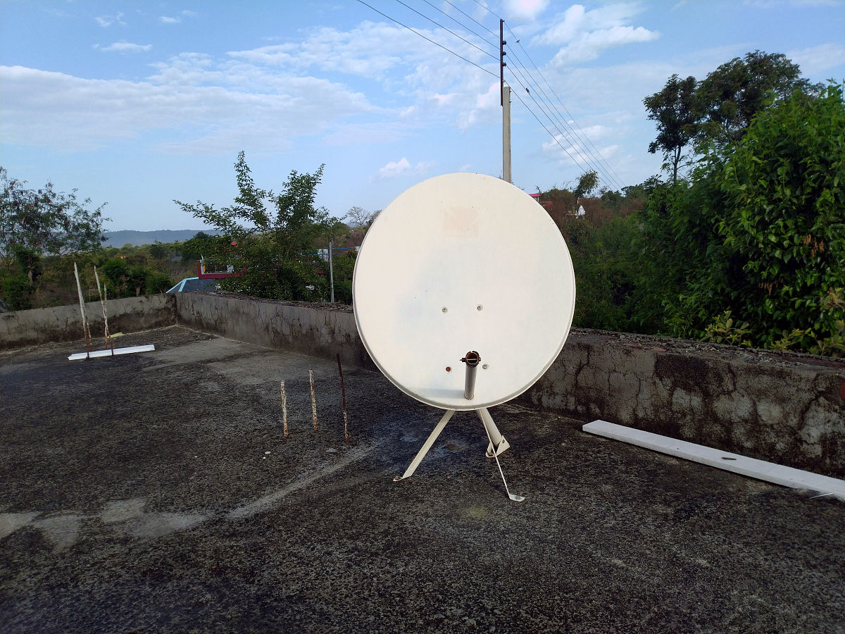 电机正反转控制电路工作原理及步骤 - SB1、SB2、SB3、KM1、KM2、KM4