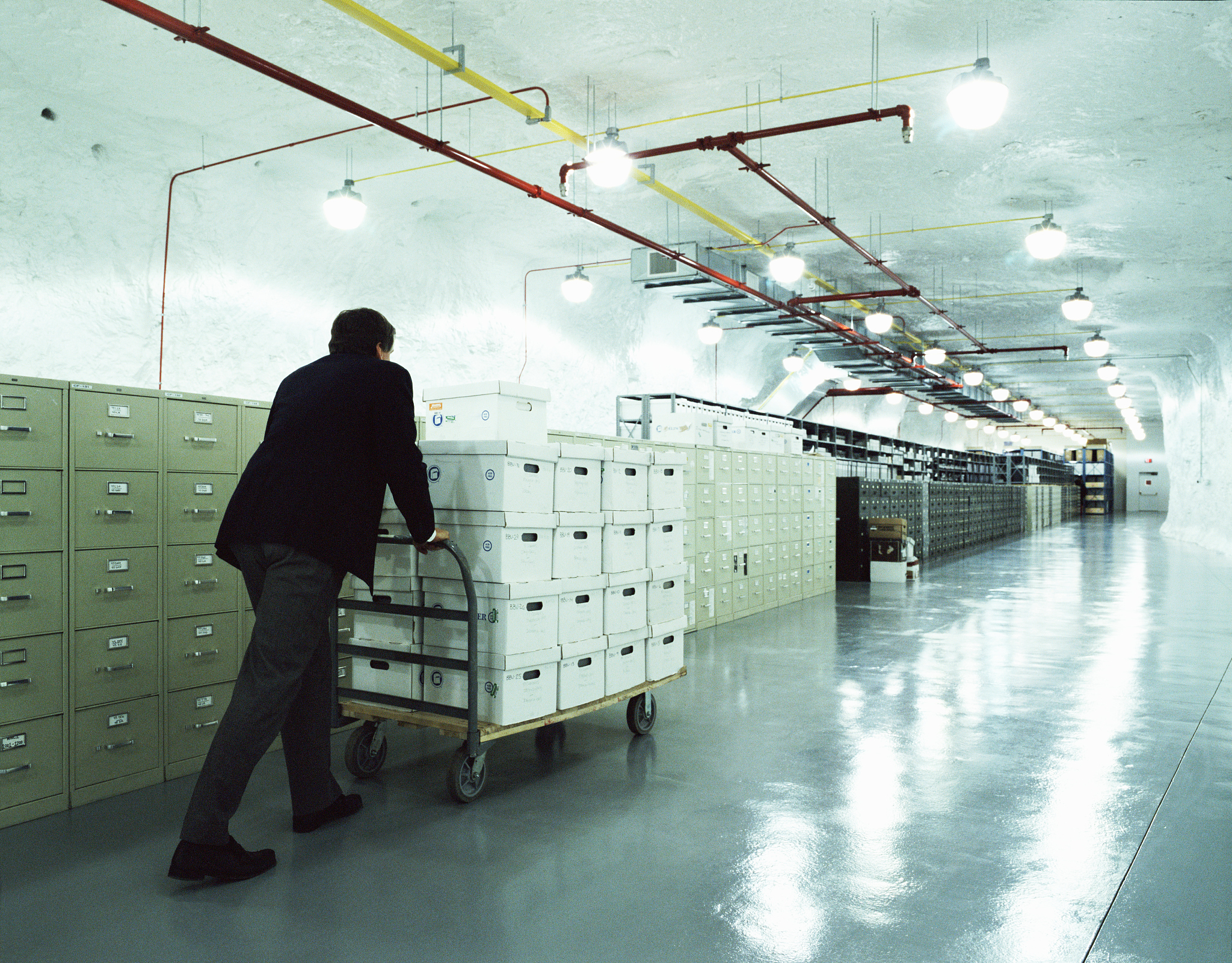 快递消毒方法研究：传统与自动化对比