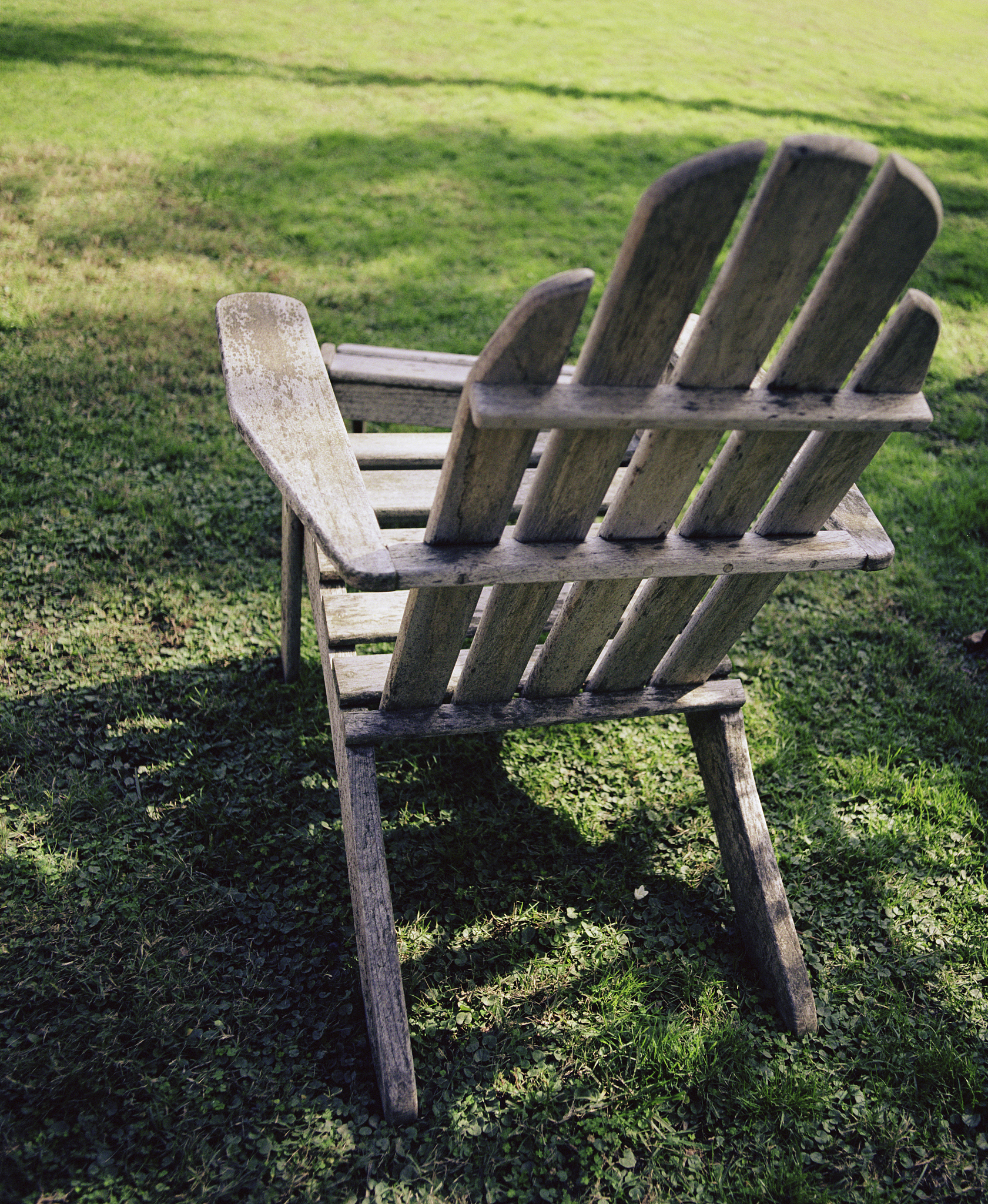 泰安有几个办公家具城 帮我用200字详细描述