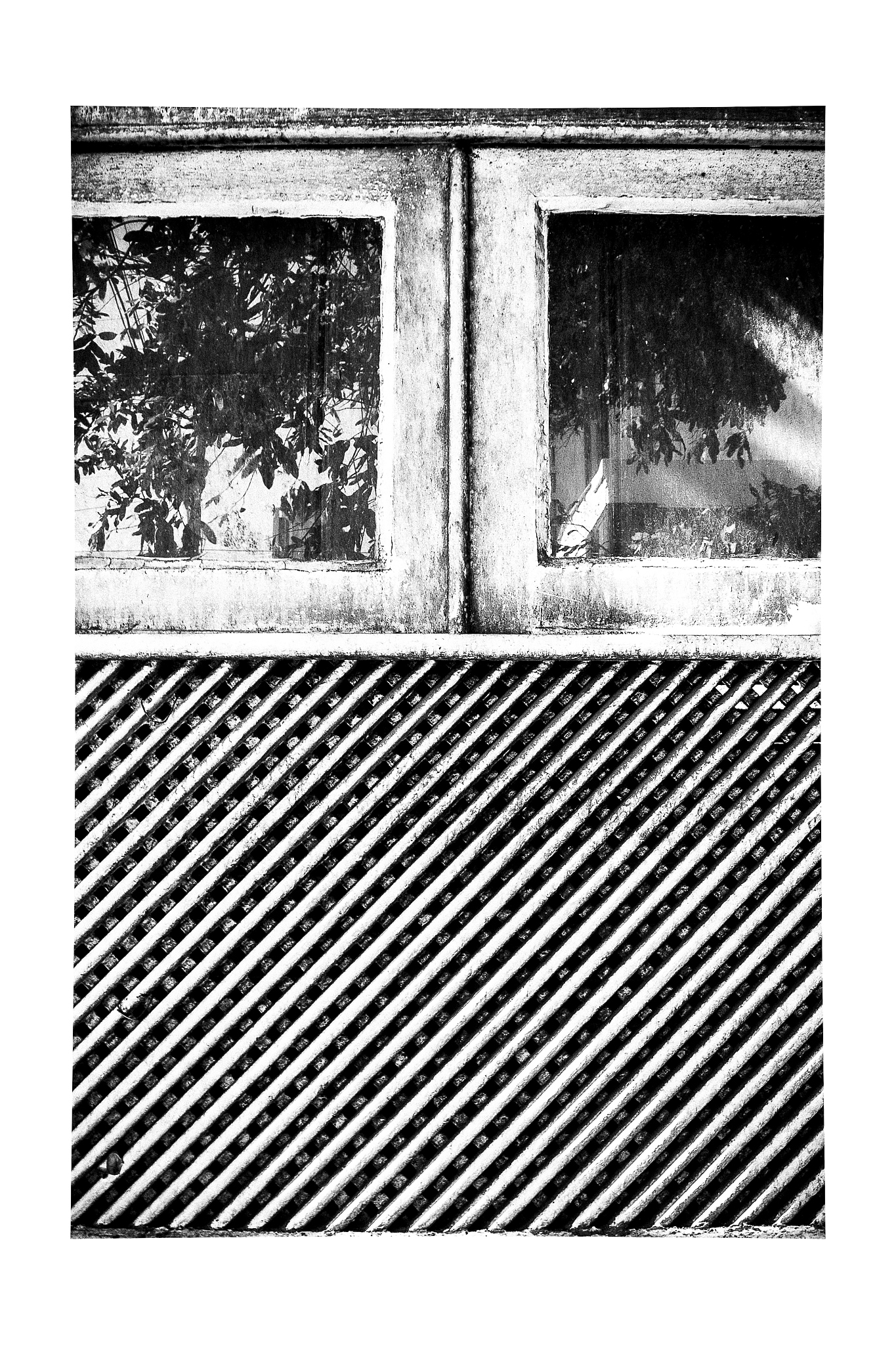 图像平滑导致黑白条纹反转的原因分析