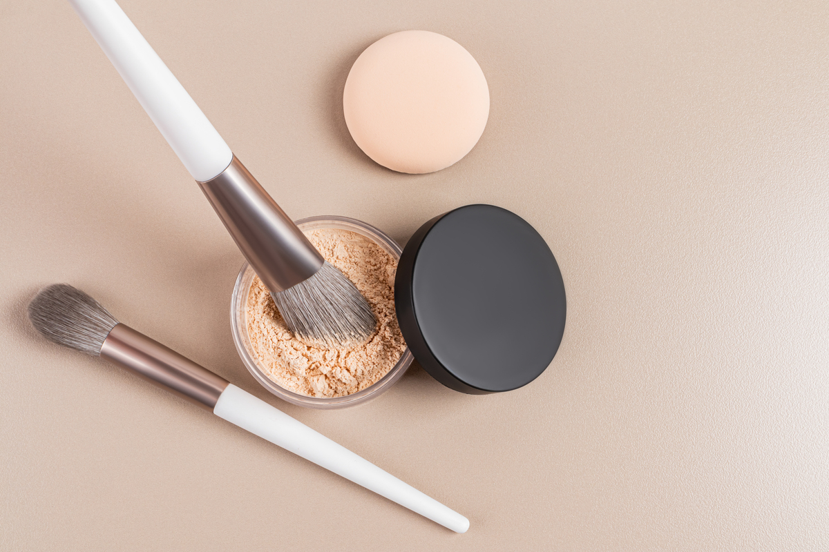 告别卡粉烦恼！这款魔法粉底刷让你秒变无暇底妆