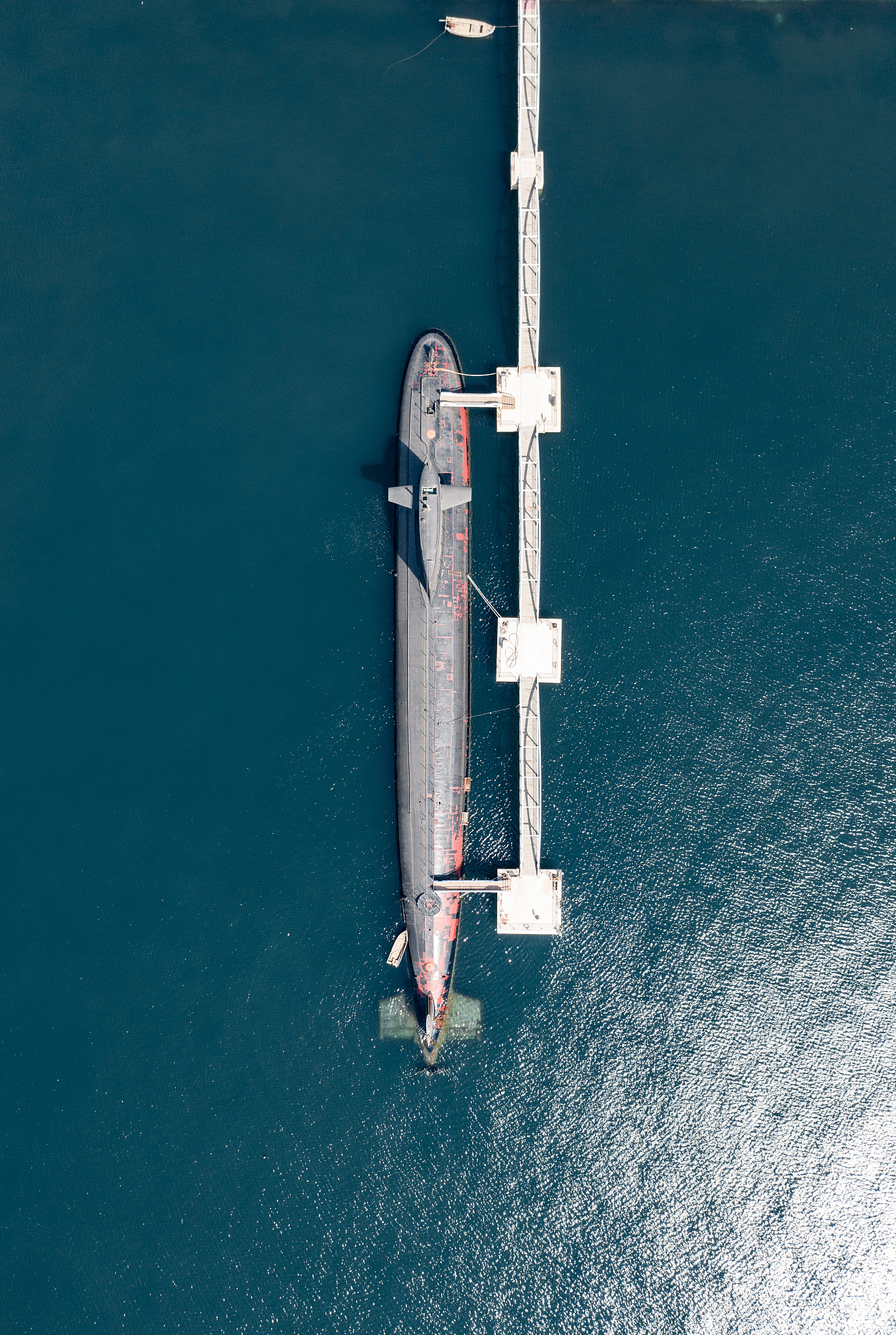 请设计一个初中潜艇潜望反射镜的情境导入