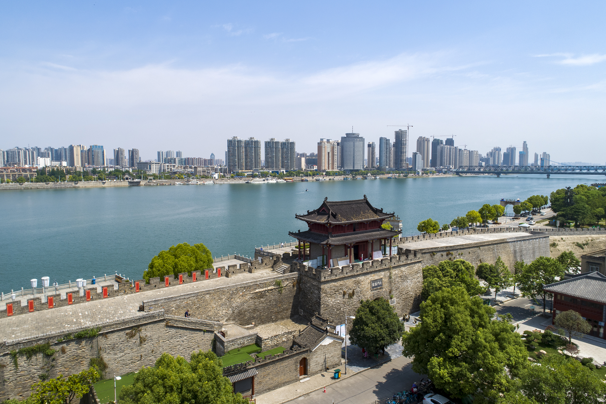 航拍襄阳古城风光