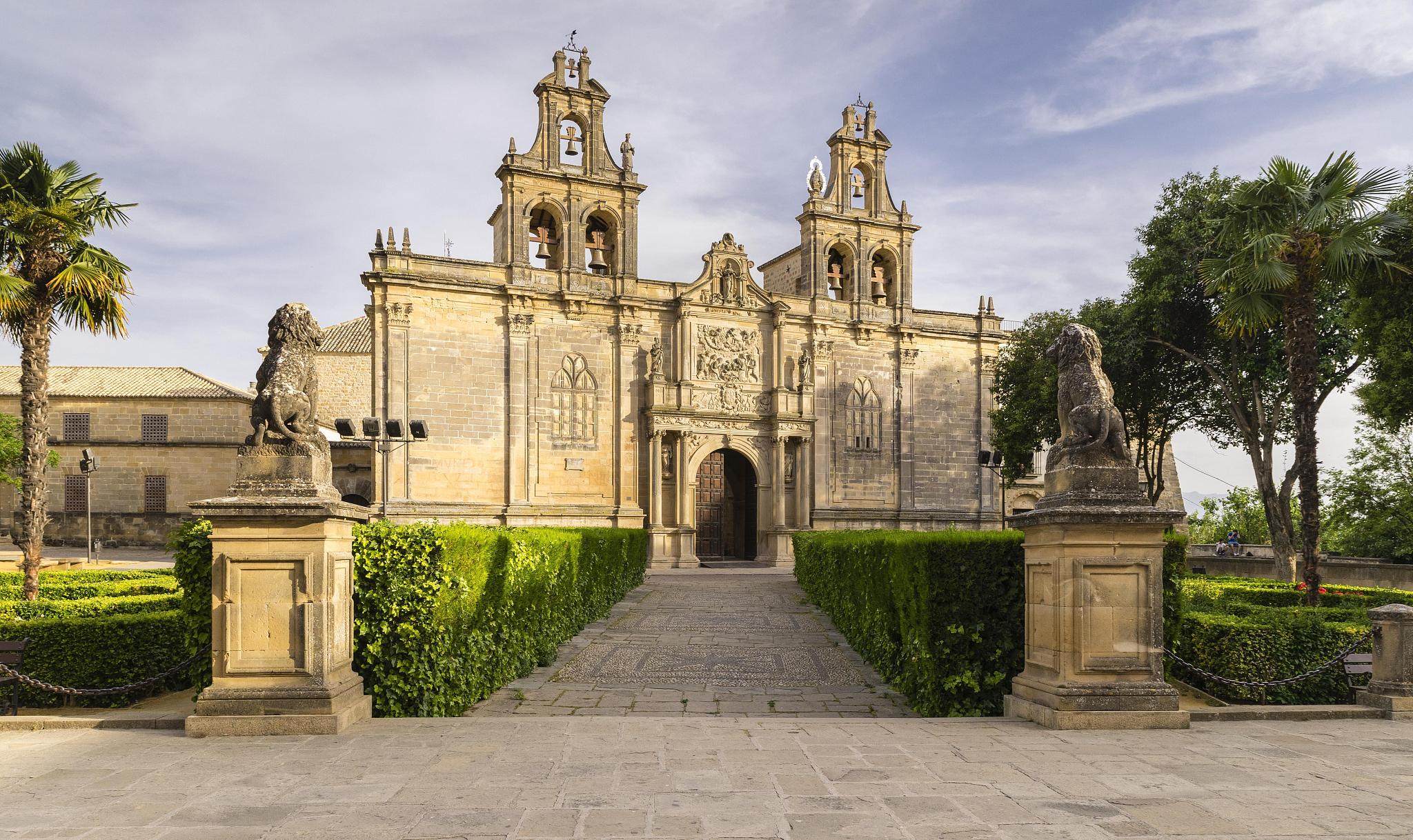 collegiate church of santa maria de los reales alcazares, plaza 